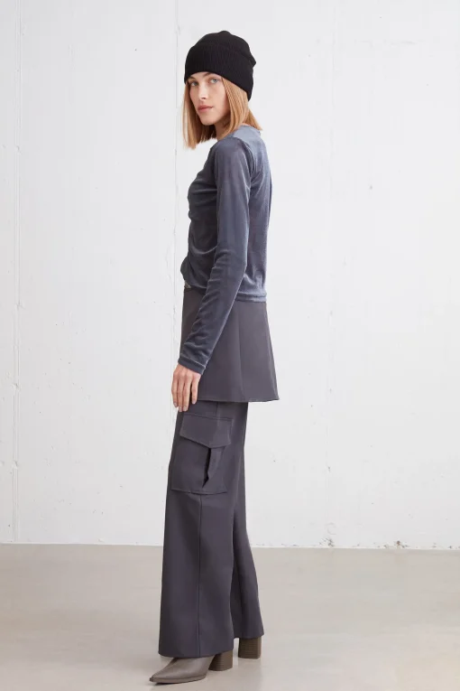SHINY TOP WITH FRONT GATHER DETAIL