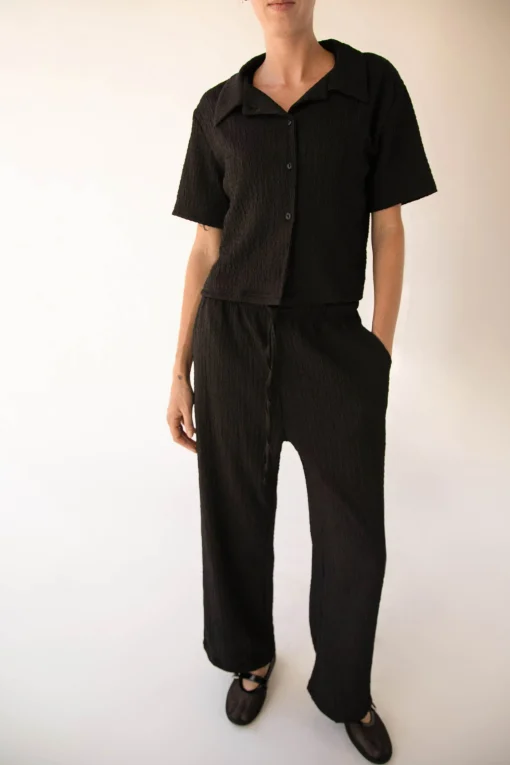 SHORT SLEEVE CRINKLE BUTTON UP