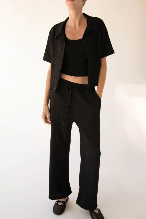 SHORT SLEEVE CRINKLE BUTTON UP