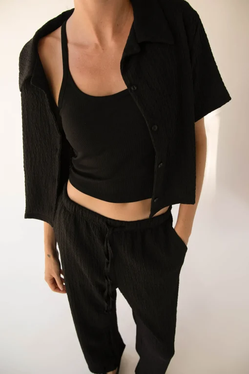 SHORT SLEEVE CRINKLE BUTTON UP