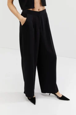 SINGLE PLEAT WIDE LEG PANT