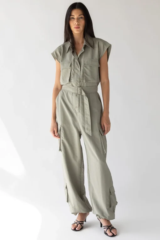 SLEEVELESS CARGO JUMPSUIT