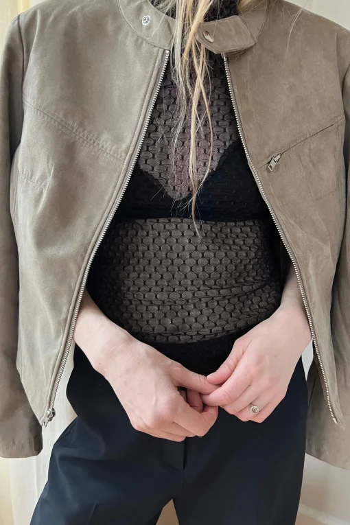 SLEEVELESS DOTTED MESH TOP