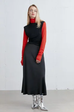 SLEEVELESS MOCKNECK TOP