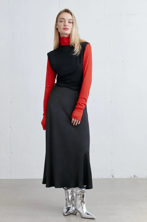 SLEEVELESS MOCKNECK TOP