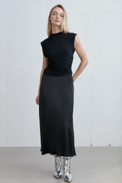 SLEEVELESS MOCKNECK TOP