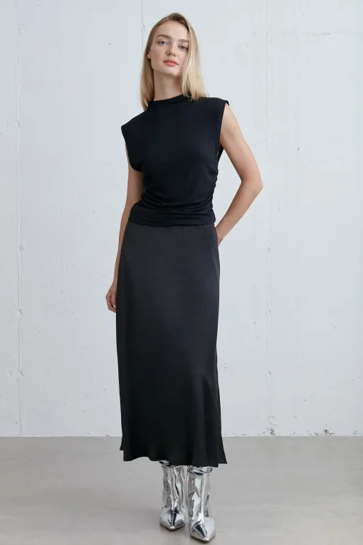 SLEEVELESS MOCKNECK TOP