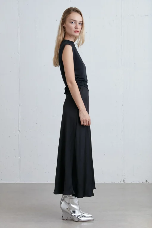 SLEEVELESS MOCKNECK TOP