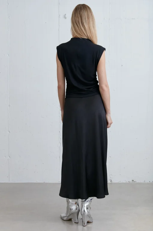 SLEEVELESS MOCKNECK TOP