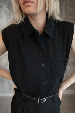 SLEEVELESS OVERSIZED KNIT SHIRT