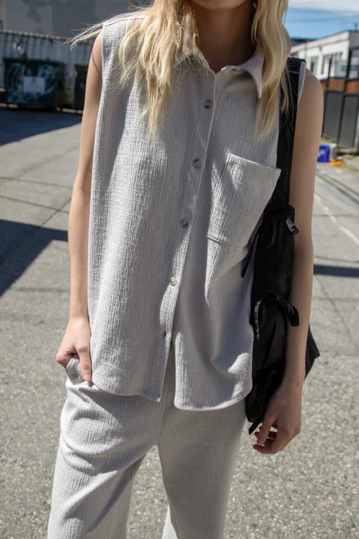 SLEEVELESS OVERSIZED KNIT SHIRT