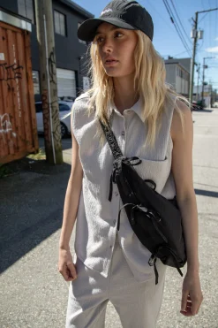 SLEEVELESS OVERSIZED KNIT SHIRT