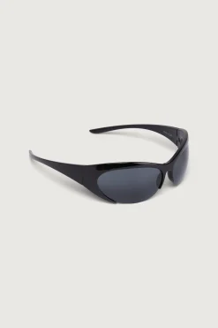 SPORTY SUNGLASSES
