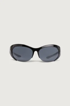 SPORTY SUNGLASSES