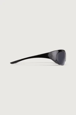SPORTY SUNGLASSES