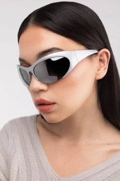 SPORTY SUNGLASSES