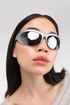 SPORTY SUNGLASSES