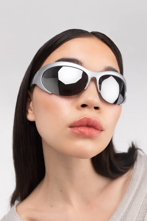 SPORTY SUNGLASSES