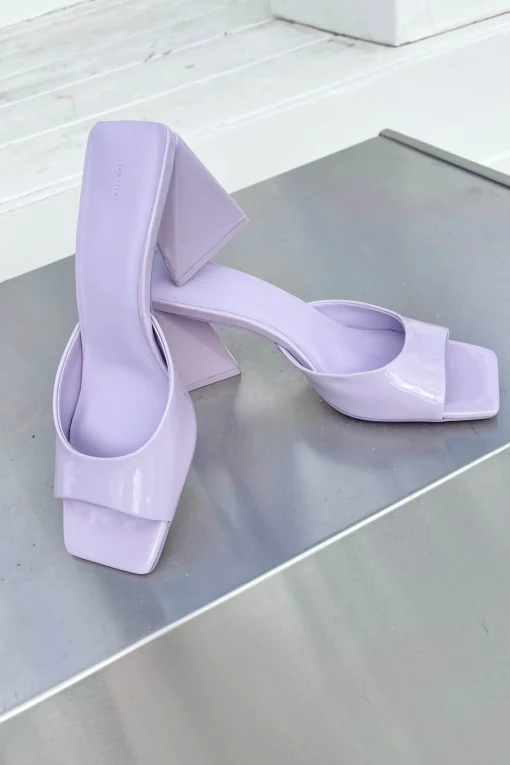 SQUARE TOE HEEL SANDAL