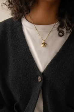 STAR PENDANT NECKLACE