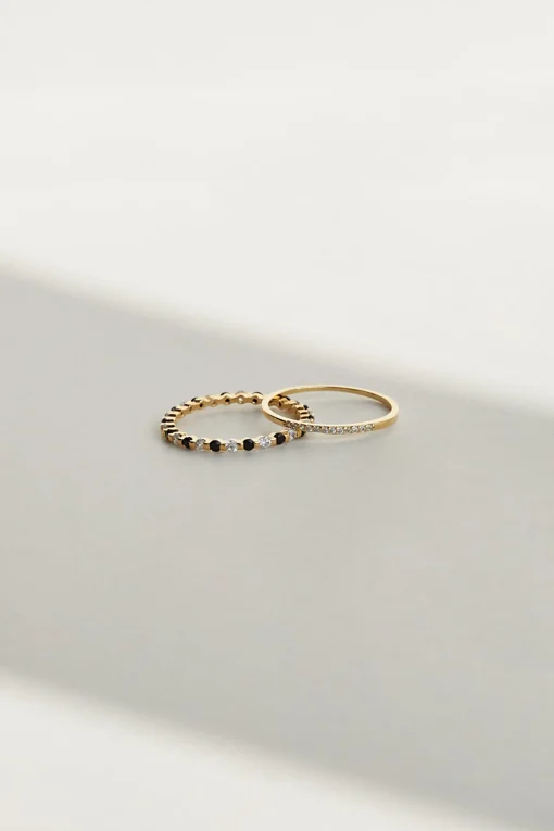 STERLING SILVER RING WITH STONE DETAIL