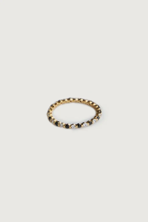 STERLING SILVER RING WITH STONE DETAIL