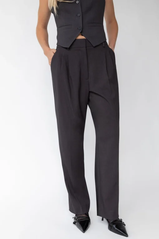 STRAIGHT LEG HIGH-RISE TROUSER