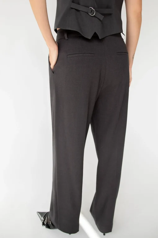 STRAIGHT LEG HIGH-RISE TROUSER