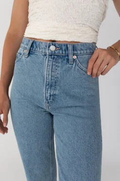 STRAIGHT LEG JEAN