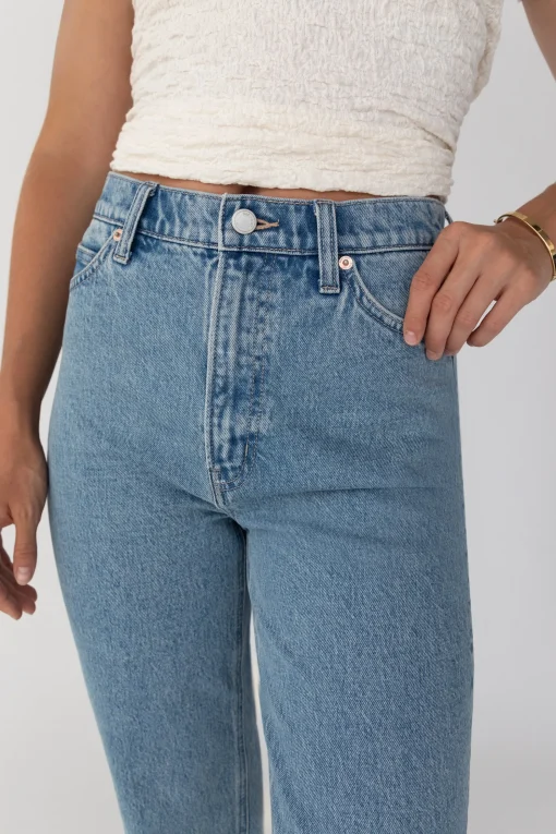 STRAIGHT LEG JEAN
