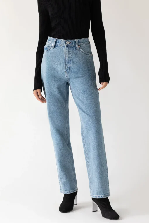 STRAIGHT LEG JEAN
