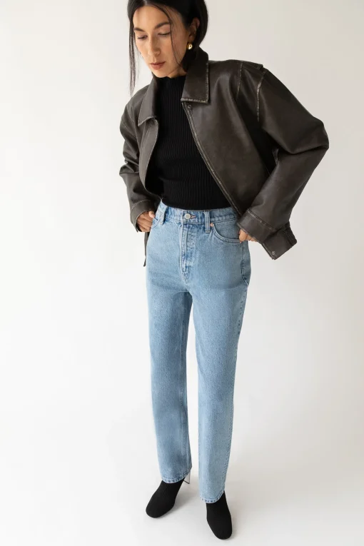 STRAIGHT LEG JEAN