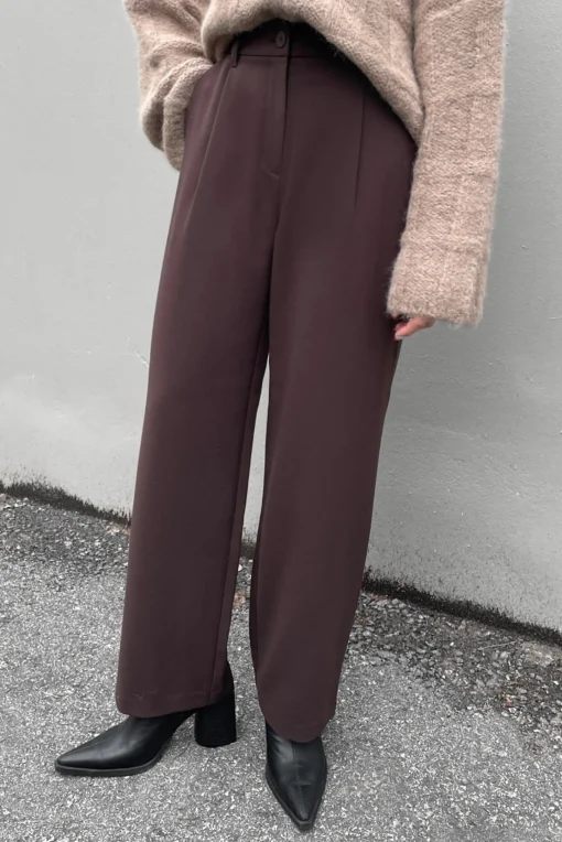 STRAIGHT LEG PANTS