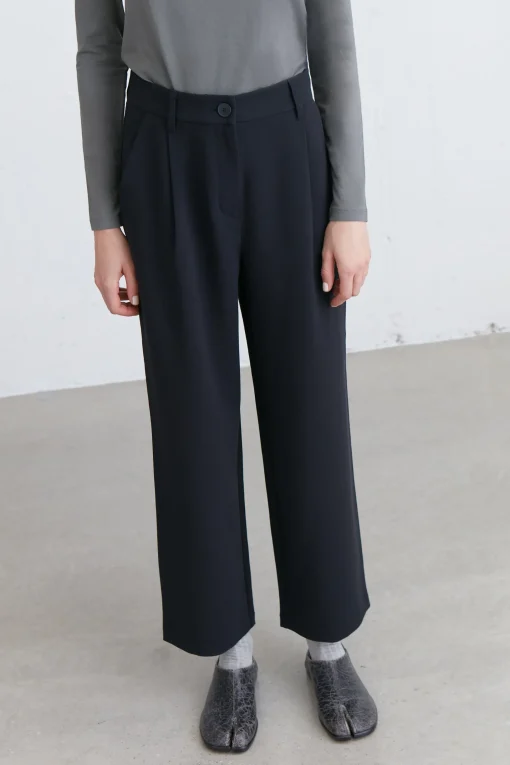 STRAIGHT LEG PANTS