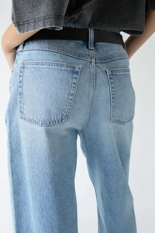 STRAIGHT LEG RELAXED FIT JEAN