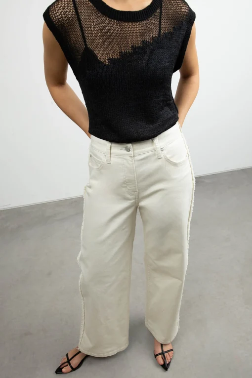 STRAIGHT LEG TWILL PANT WITH FRAYED SIDES