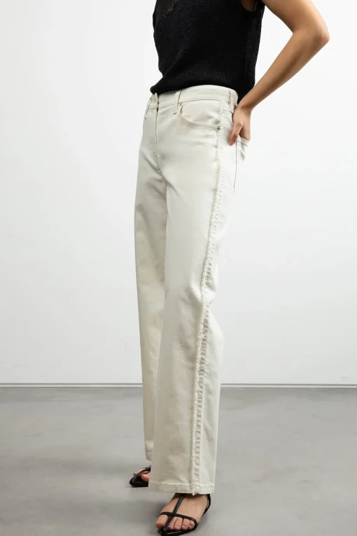 STRAIGHT LEG TWILL PANT WITH FRAYED SIDES