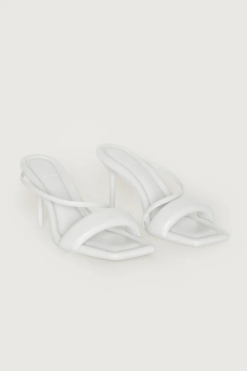 STRAPPY PADDED HEEL