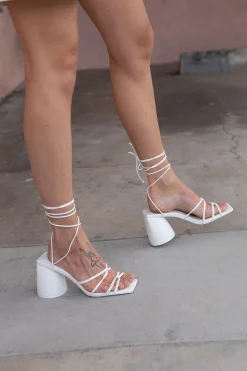 STRAPPY THICK HEEL SANDAL