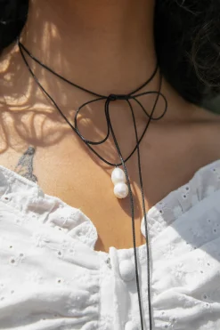 STRING NECKLACE WITH PENDANT