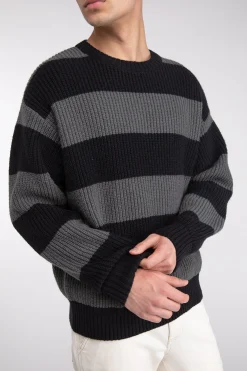 STRIPED CREWNECK SWEATER