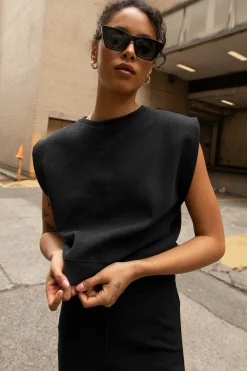 STRUCTURED SHOULDER TANK