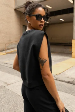 STRUCTURED SHOULDER TANK
