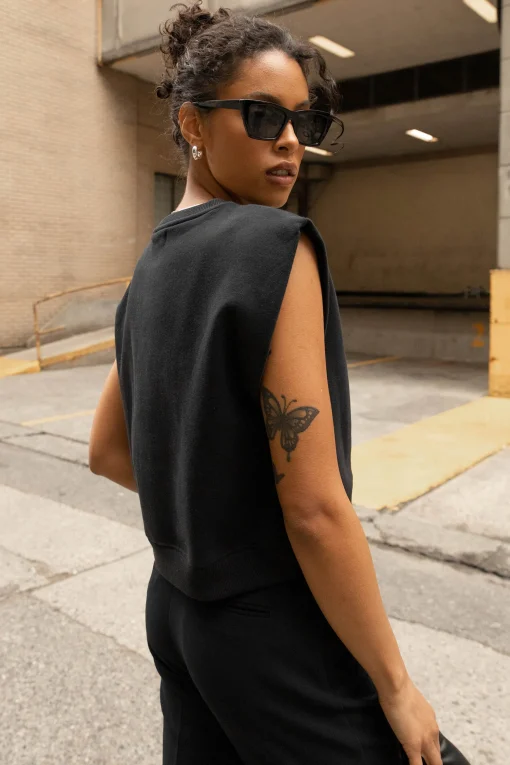 STRUCTURED SHOULDER TANK