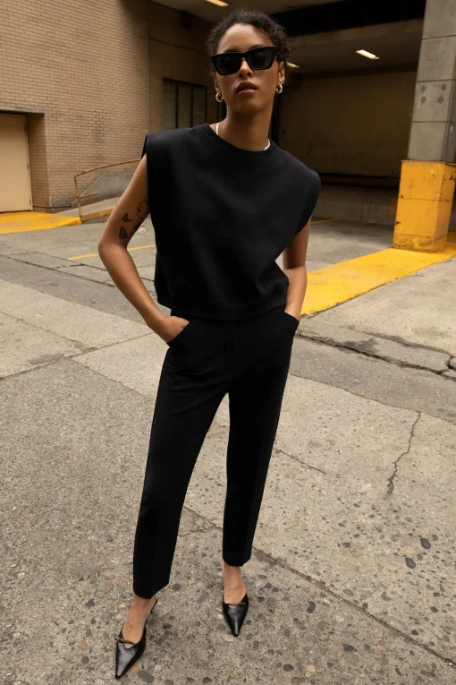 STRUCTURED SHOULDER TANK