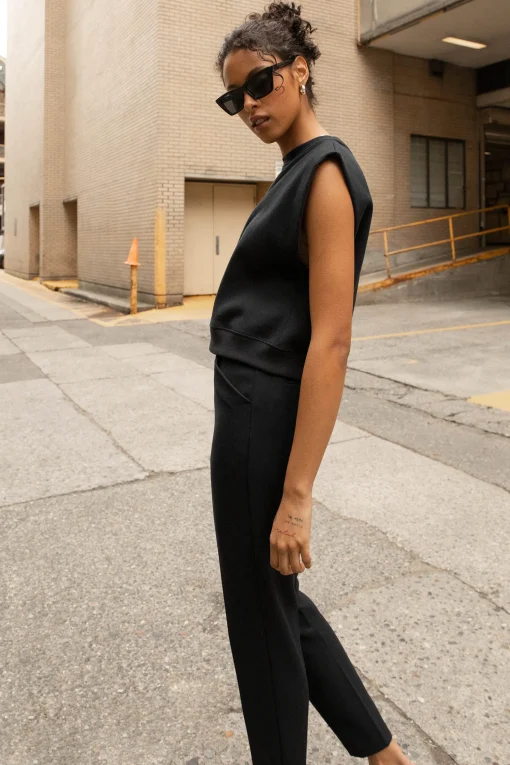 STRUCTURED SHOULDER TANK