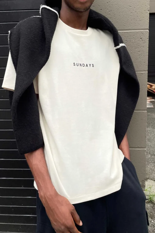 SUNDAYS TEE