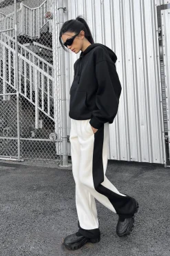 SWEATPANT WITH SEAM DETAIL