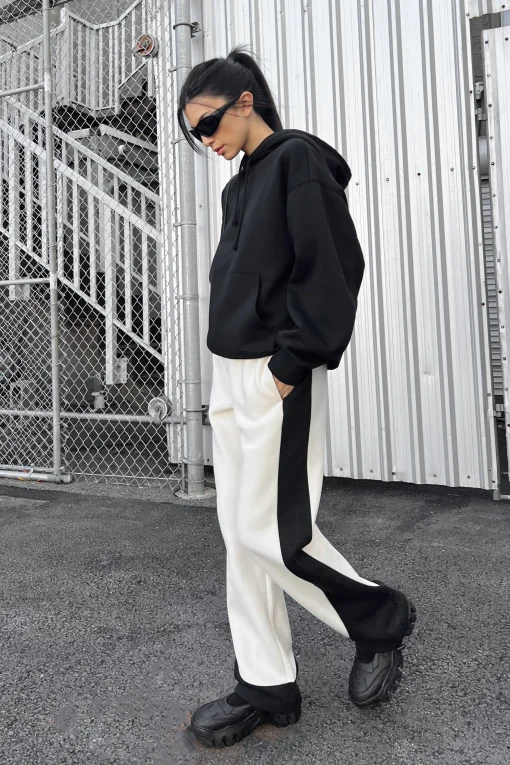 SWEATPANT WITH SEAM DETAIL