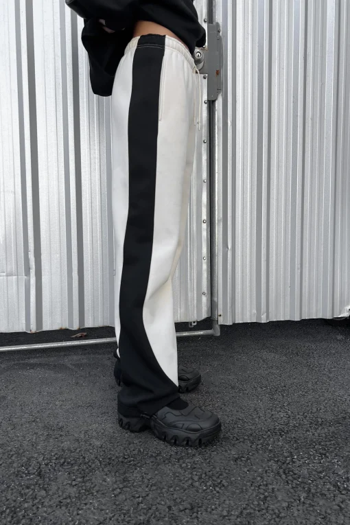 SWEATPANT WITH SEAM DETAIL